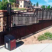 Automatic driveway gates